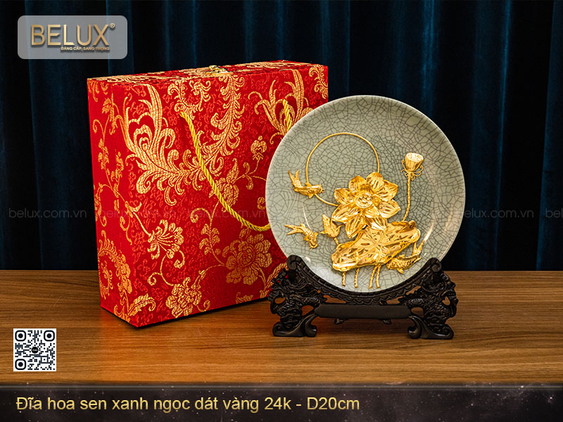 Đĩa hoa sen xanh ngọc dát vàng 24k - D20cm&nbsp;
